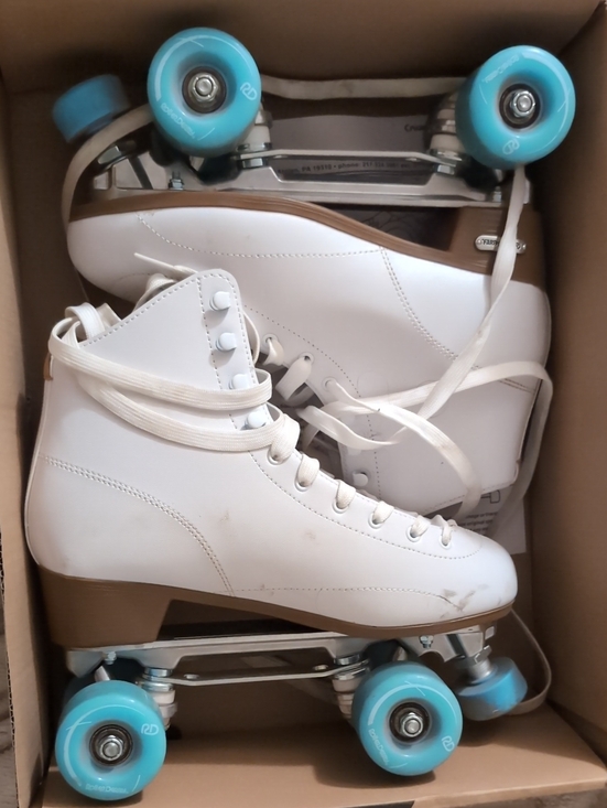 Roller Derby Shoes - Classic White Women's Lace-Up Roller Boots with Turquoise Wheels